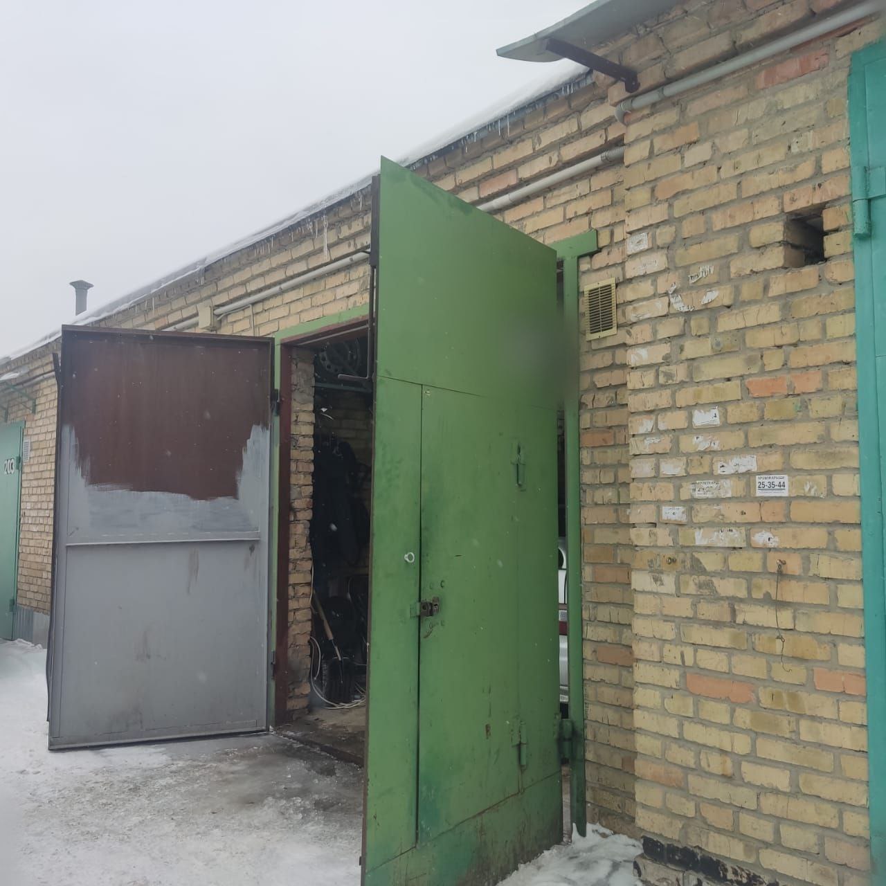 Ул революционная пенза. Металлический гараж северодвинский. Гараж в терновке. Гараж пенза телефон. Гараж пенза телефон.