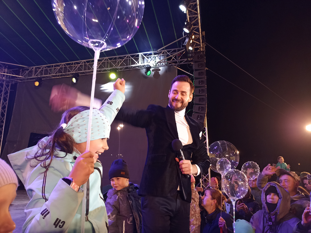 Выступление участника. Профессиональные хоры спб. Выступать на сцене. Голос победы. Голос победы.