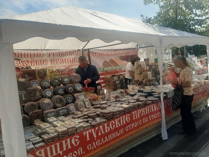 Выставка ярмарка. Ярмарка ручной работы. Ярмарки ремесленников 2024. Витрины роскошных магазинов, уличные ярмарки, ремесленные товары. Ярмарки ремесленников 2024.