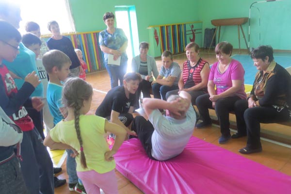 В Старом Чирчиме пенсионеры показали свои силу и ловкость