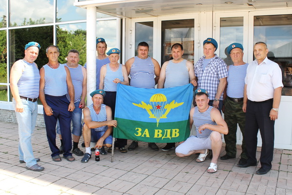 В Русском Камешкире с размахом отметили День десантника