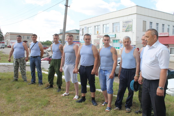 В Русском Камешкире с размахом отметили День десантника